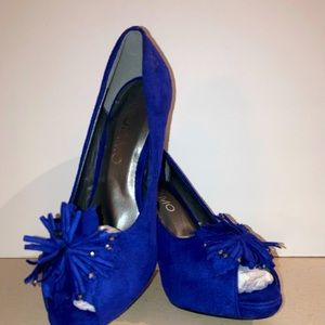 Andiamo Bounty Pump Blue Women’s Size 6W Faux Suede